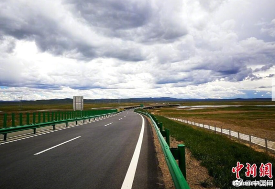 青海共玉高速公路 青海共玉高速公路建成通车 沿线风景如画