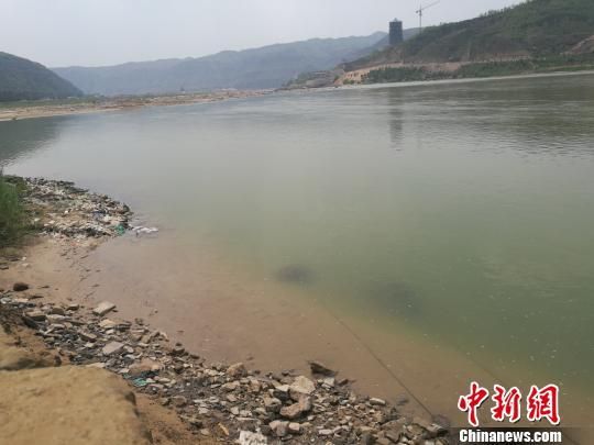 山西吕梁修建320公里沿黄扶贫公路,修好后,游客可畅享黄河美景。图为碛口古镇黄河滩边的美景。 李娜 摄 山西投50亿建吕梁旅游公路扶贫 320公里赏黄河美景