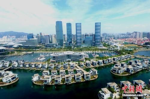 资料图:厦门环岛路国际会展中心周边高楼林立。王东明 摄 温馨厦门:社区治理创新的中国范本