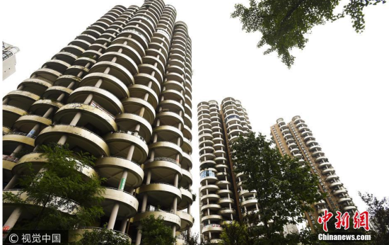 “串串”楼 贵州贵阳现奇葩建筑 远看如“串串”
