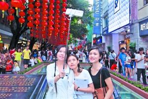国庆期间,北京路游客络绎不绝。广报全媒体记者骆昌威 摄 广州打造九大商旅文功能区