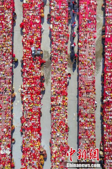 李艺爽 摄 图片来源:视觉中国 福建客家民俗盛宴“作大福”举行 场面壮观