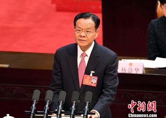 1月25日,广西壮族自治区第十三届人民代表大会第一次会议在南宁开幕,陈武向大会作政府工作报告。 俞靖 摄 广西将开建贵梧3000吨级航道 打通连接粤港澳水上高速路