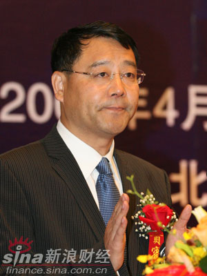 图文:主持人中国国际贸易促进会副会长张伟
