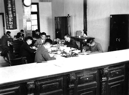 图文:1950年中国人保在北京西交民巷办公场景