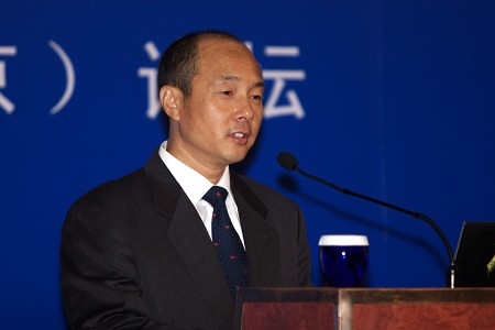 图文:国税总局国际税务司副处长冯立增_会议讲