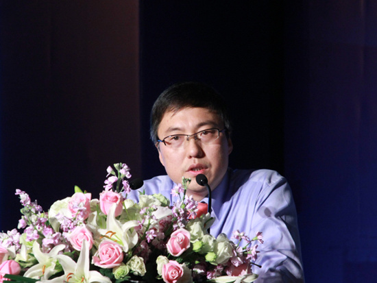由中国信托业协会主办的“2010年中国信托业峰会”于2010年12月2日-3日在上海举行。图为重庆国际信托有限公司副总裁林德琼。(来源：新浪财经 王霄摄)