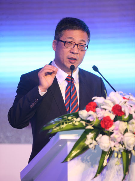 “2012第二届产业中国年会”于12月21日在北京召开。上图为中央电视台主持人杨锐。(图片来源：新浪财经)