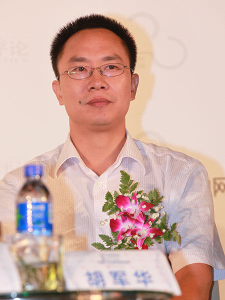 “2013中国产品创新高峰论坛”于2013年8月22日在北京举行。上图为创维集团营销副总经理胡军华。(图片来源：新浪财经 梁斌 摄)