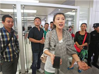 中联航乘客厕所吸烟遭质疑：报警器为什么没响