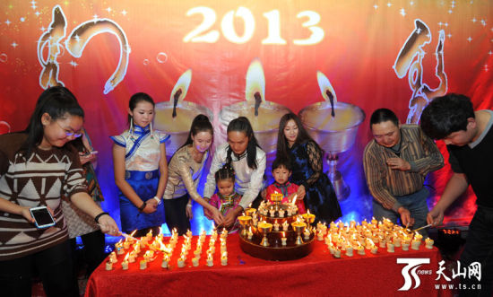 新疆巴州蒙古族群众欢度传统节日祖鲁节