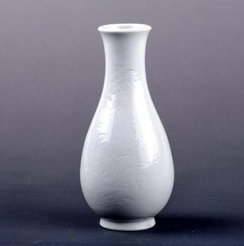 玉壶春瓶：白釉暗刻菊有清香