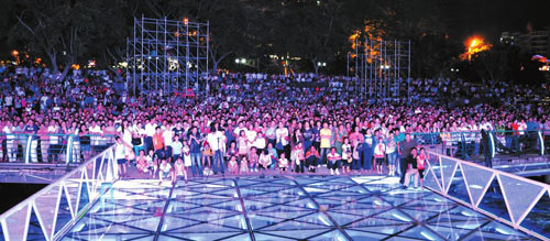 “柳江明珠”水上大舞台夜夜放光华(图)