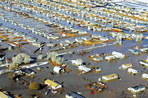 美内华达州水渠决堤2万多人被疏散