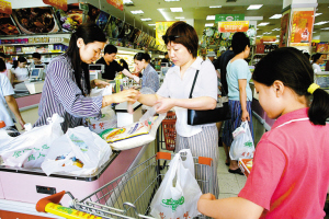 深圳商家希望统一购物袋价格_生活消费-消费