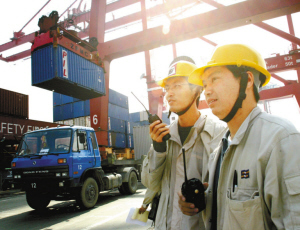 深圳拖车行业酝酿加价一成_滚动新闻