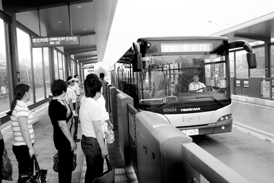 [图文]北京安立路快速公交3号线建成通车