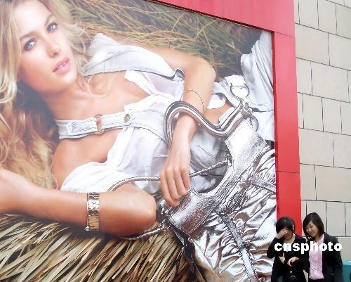 统计数据显示08年中国奢侈品消费突破30亿美元