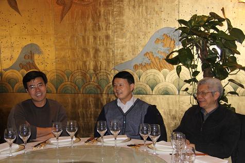 周小明公参与国内主要媒体驻英记者进行工作交