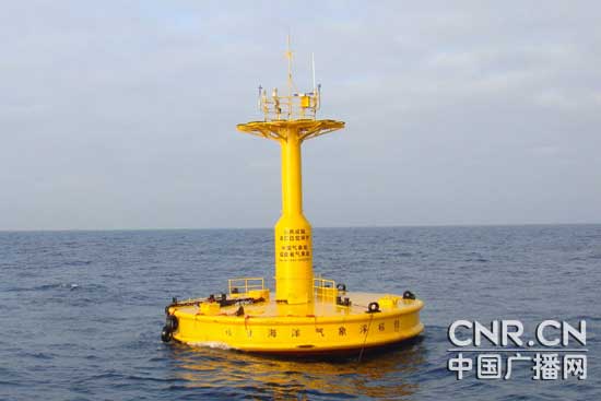 台湾海峡首座大型海洋气象浮标观测站抛设成功