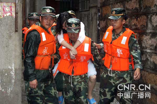 ���ű��겿��С����ˮ1�׶��侯��ԮΧ��Ⱥ��