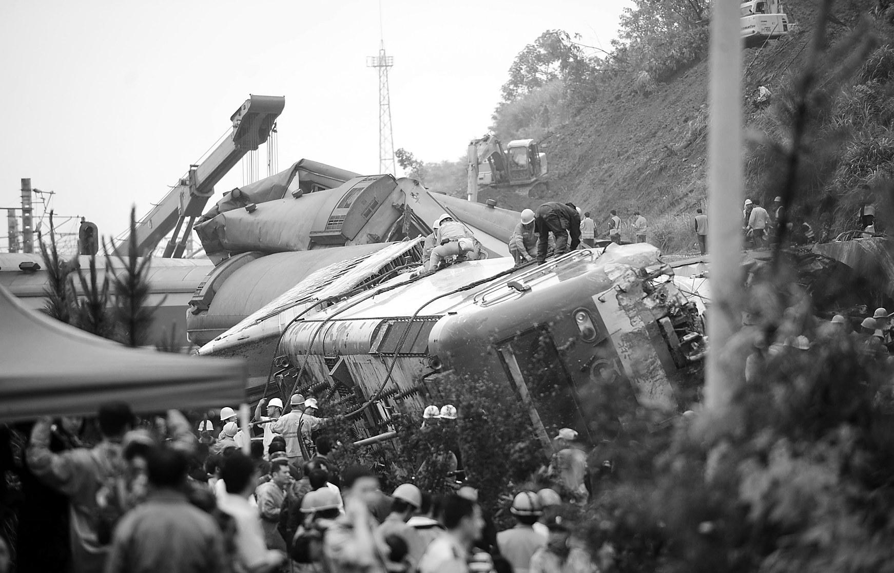 突发！桂柳高速一大货车自燃，广昆高速公路也因事故中断交通-桂林生活网新闻中心