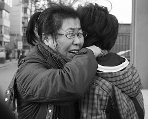 ѧ���Ʊ�4����ʦ��10����ͬѧ����ѧУ����