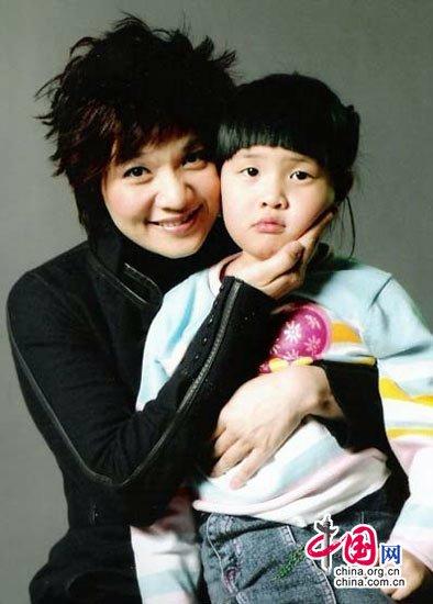 柯以敏跨年扮甜心 将带爱女上青海卫视_滚动