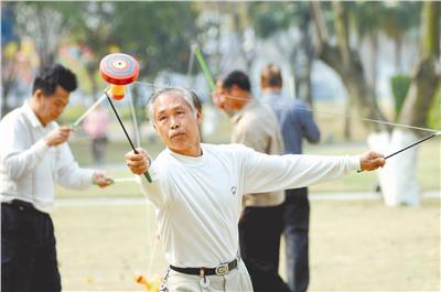 恒安骨科专家 抖空竹治疗肩周炎_滚动新闻