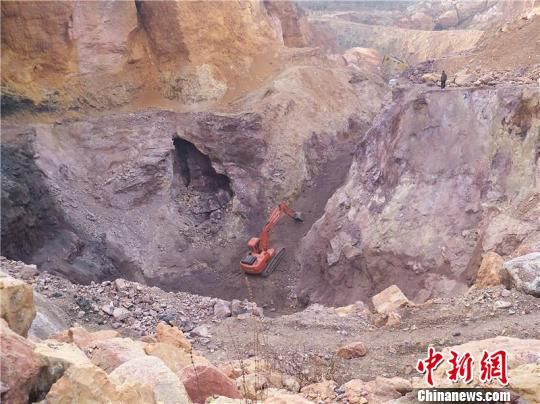 河南宝丰铝土矿长期遭盗采 地方国土局称未发