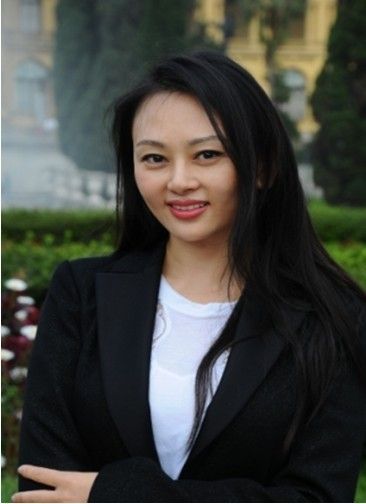 刘一秒夫人般若女士在一秒中学建立般若奖学