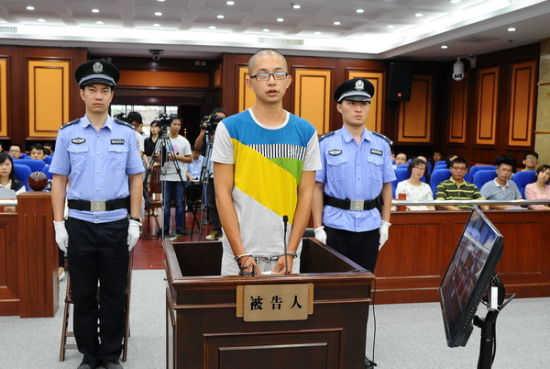 被告人周某