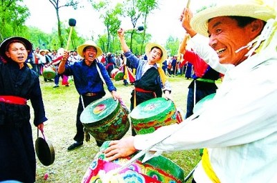 青海土族纳顿节 世界最长狂欢节(组图)