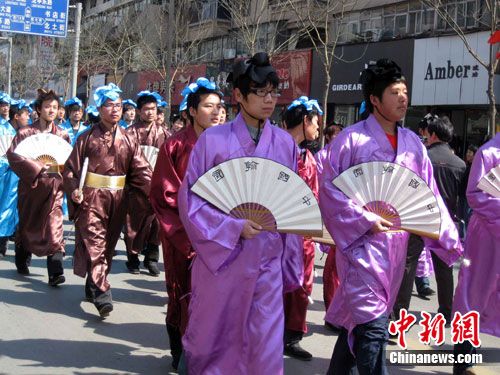 开封2000人清明文化巡游亮点纷呈(图)