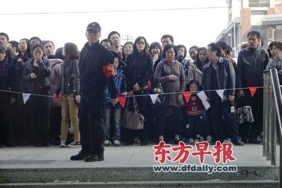上海:近十万游客“挤瘫”顾村公园(组图)