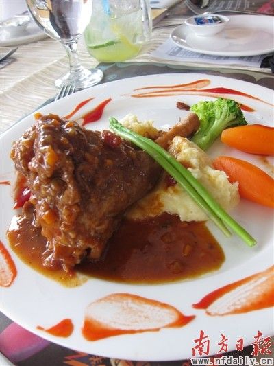 香港海洋公园庆万圣节 造“血肉模糊幽灵餐”