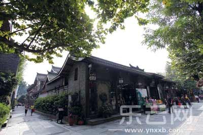 已成为“成都名片”的宽窄巷子,或许对于昆明老街改造,也具有参考价值 昆明老街“9年难产”与宽窄巷子的蜕变之旅