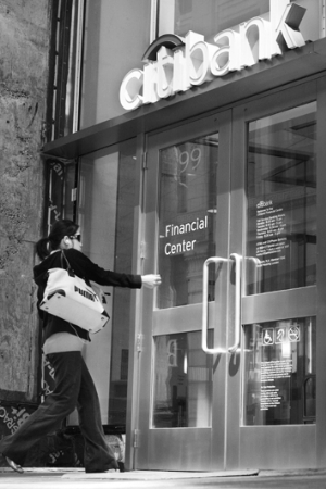 花旗美林迫于欺诈调查 斥巨资回收极差债券(2