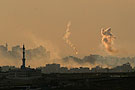 炸弹落在加沙地带一个清真寺附近