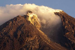 印尼火山喷发预警升至最高级