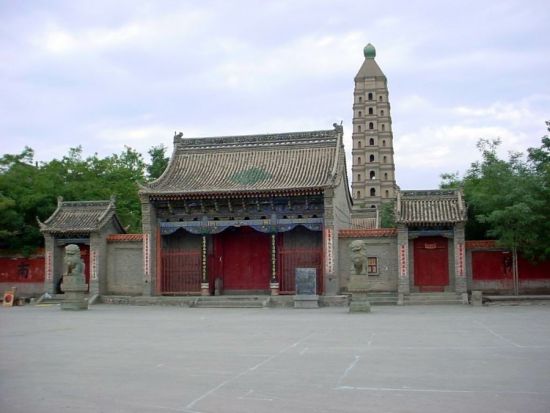 > 正文  【简介】   海宝塔寺,位於宁夏银川市北郊,俗称"北塔"