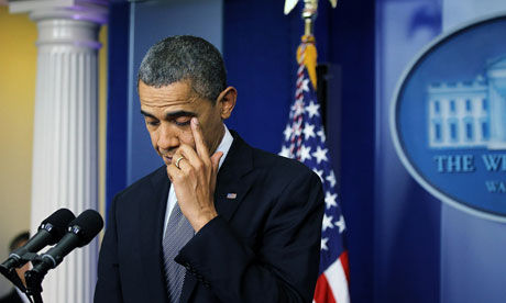 美国总统奥巴马就康州学校枪击案发表讲话时数度哽咽