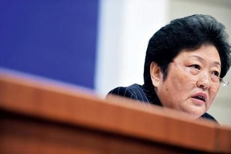 新闻早点:偷拍者揭锋菲细节称比文章难拍