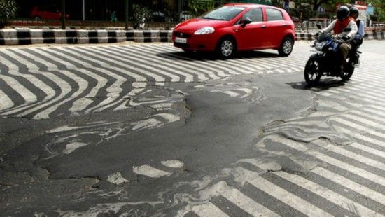 印度马路被“烤化”