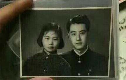 网友晒爷爷高颜值证件照