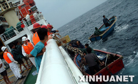 806名被困西沙南沙中国渔民得到救助(图)