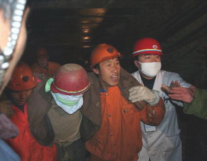 河北11名矿工被困129小时全部获救(组图)