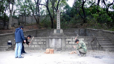 福峡路扩建要拆烈士陵园?