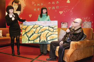 翁虹操重庆方言为癌症画家义卖