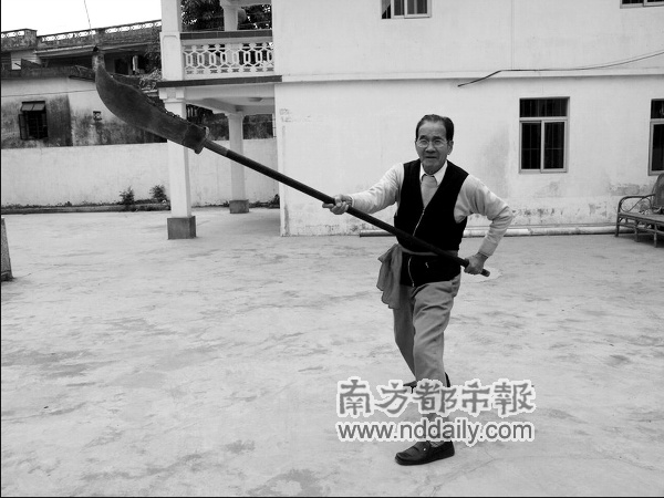 八旬老汉轻舞青龙偃月刀_新闻中心_新浪网